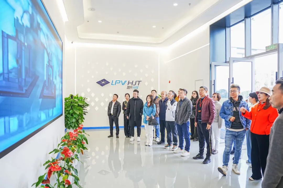 新疆昌吉市市长马长江，长江商学院CEO17期企业家一行莅临琏升光伏参观调研