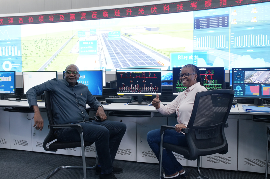 纳米比亚国家电网董事会主席一行到访琏升光伏，共促新能源融合新发展