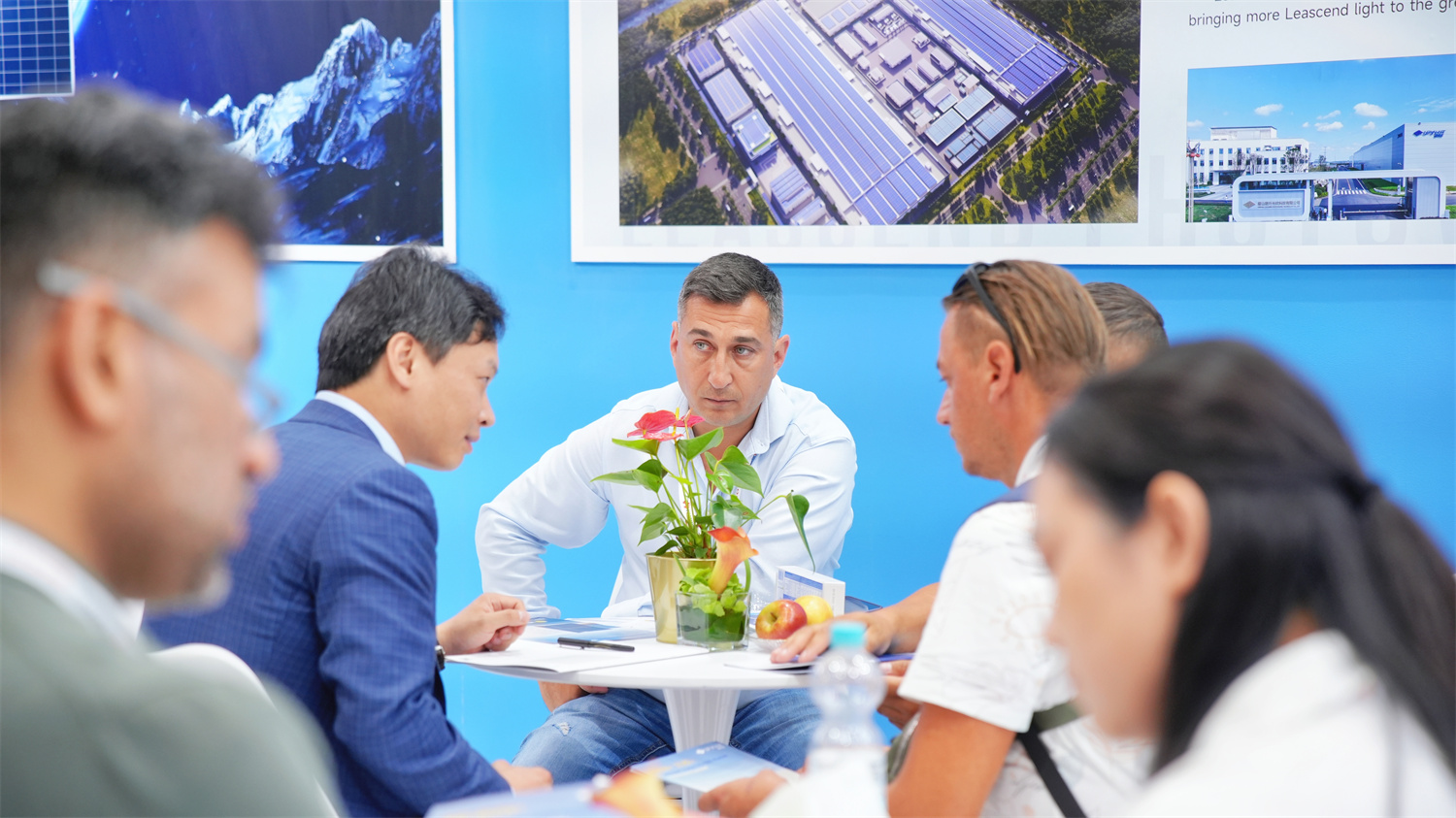 琏升光伏亮相慕尼黑,高效异质结技术引领光伏创新风潮