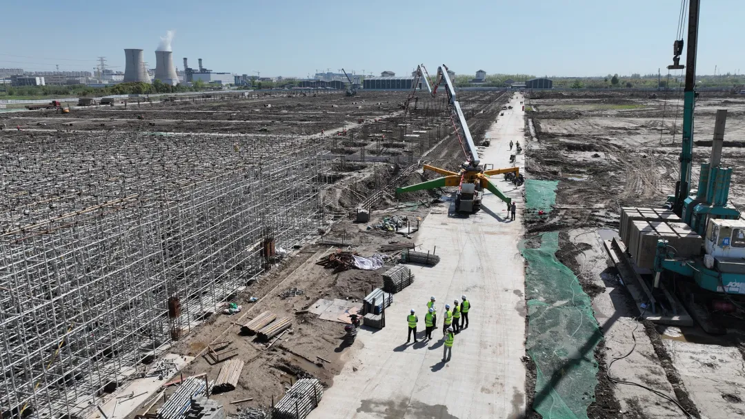 “项”前冲！琏升光伏科技董事长王新视察江苏南通项目并慰问一线职工